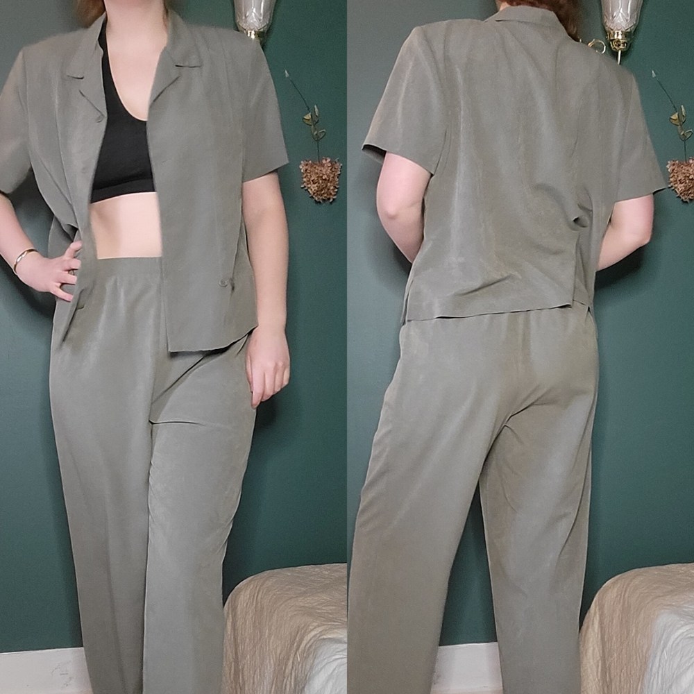 90 Comfy Moss Green Pant Suit, Large